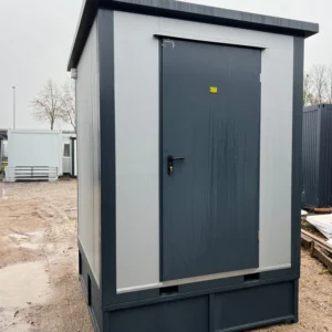 Sanitärcontainer 2 × 2 m mit Dusche und Wassertank